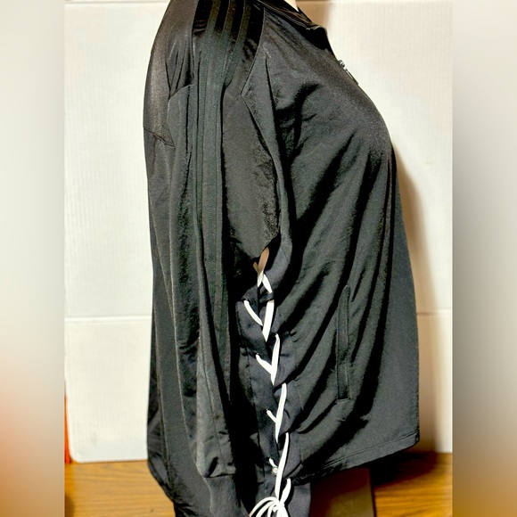 SOLD-Adidas women’s 3X Always Original warm up jacket Zip front 2 pockets inside - Picture 5 of 10